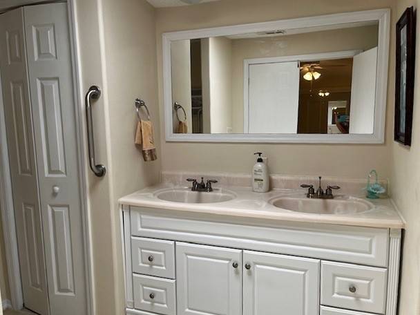 1912 Hazeltine Way a Winter Haven, FL Mobile or Manufactured Home for Sale